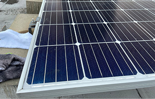 ソーラーパネル洗浄作業