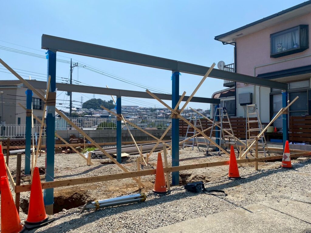 平塚市　ソーラーカーポート　梁建柱